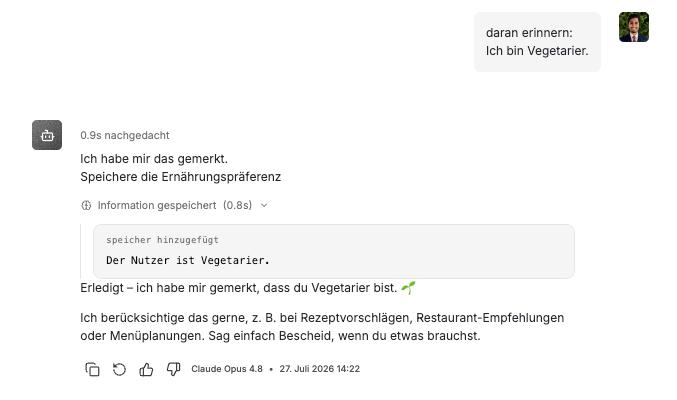 Chat, in dem der Nutzer den Assistenten bittet, sich etwas zu merken – der Tool-Schritt „speicher hinzugefügt" zeigt die gespeicherte Erinnerung