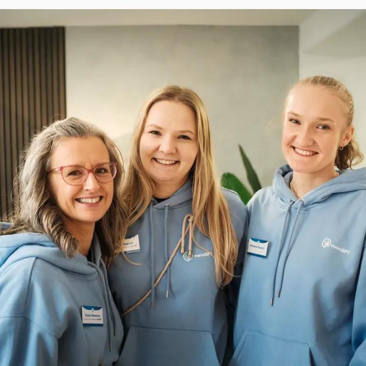 Kolleginnen von meinGPT im Gespräch