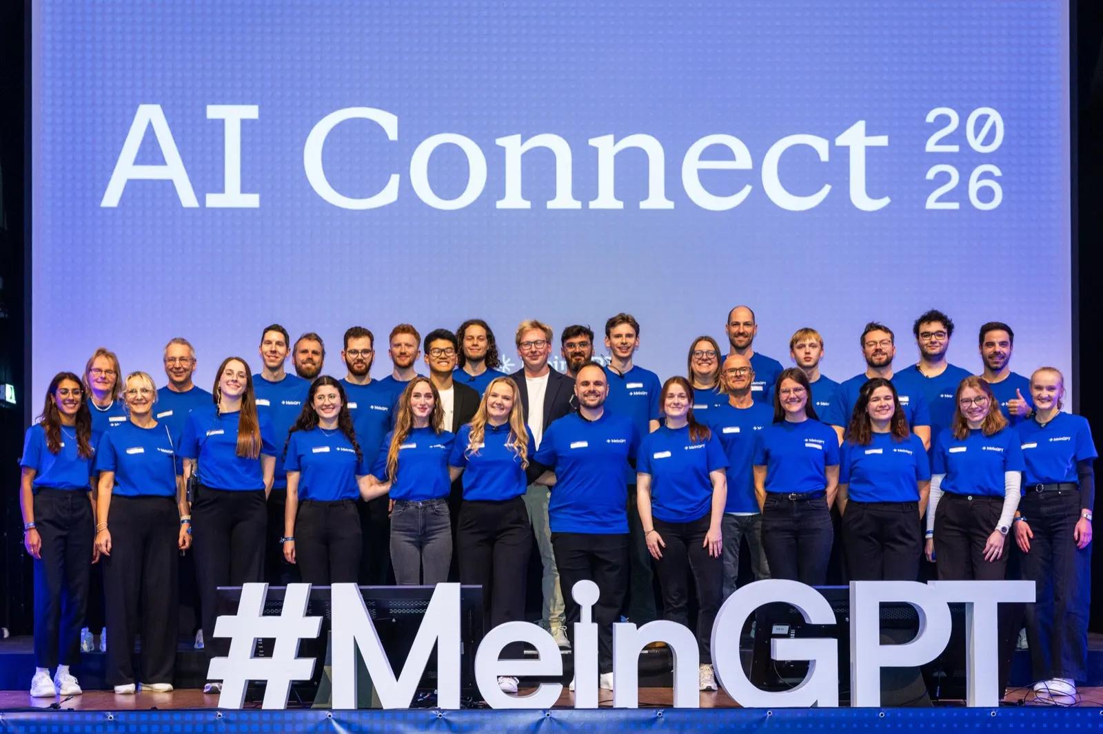Das MeinGPT-Team auf der Bühne unter dem Schriftzug AI Connect 2026