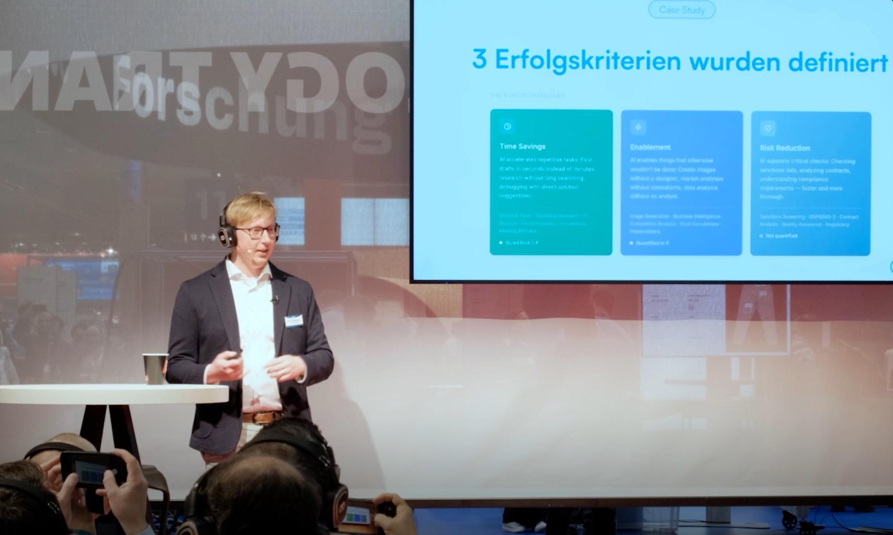 Florian Baader bei einem Vortrag